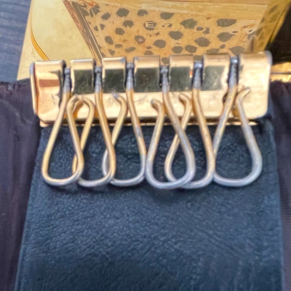 CHANEL Black Caviar Leather 6 Key
Holder Case Wallet - Picture 9 of 12